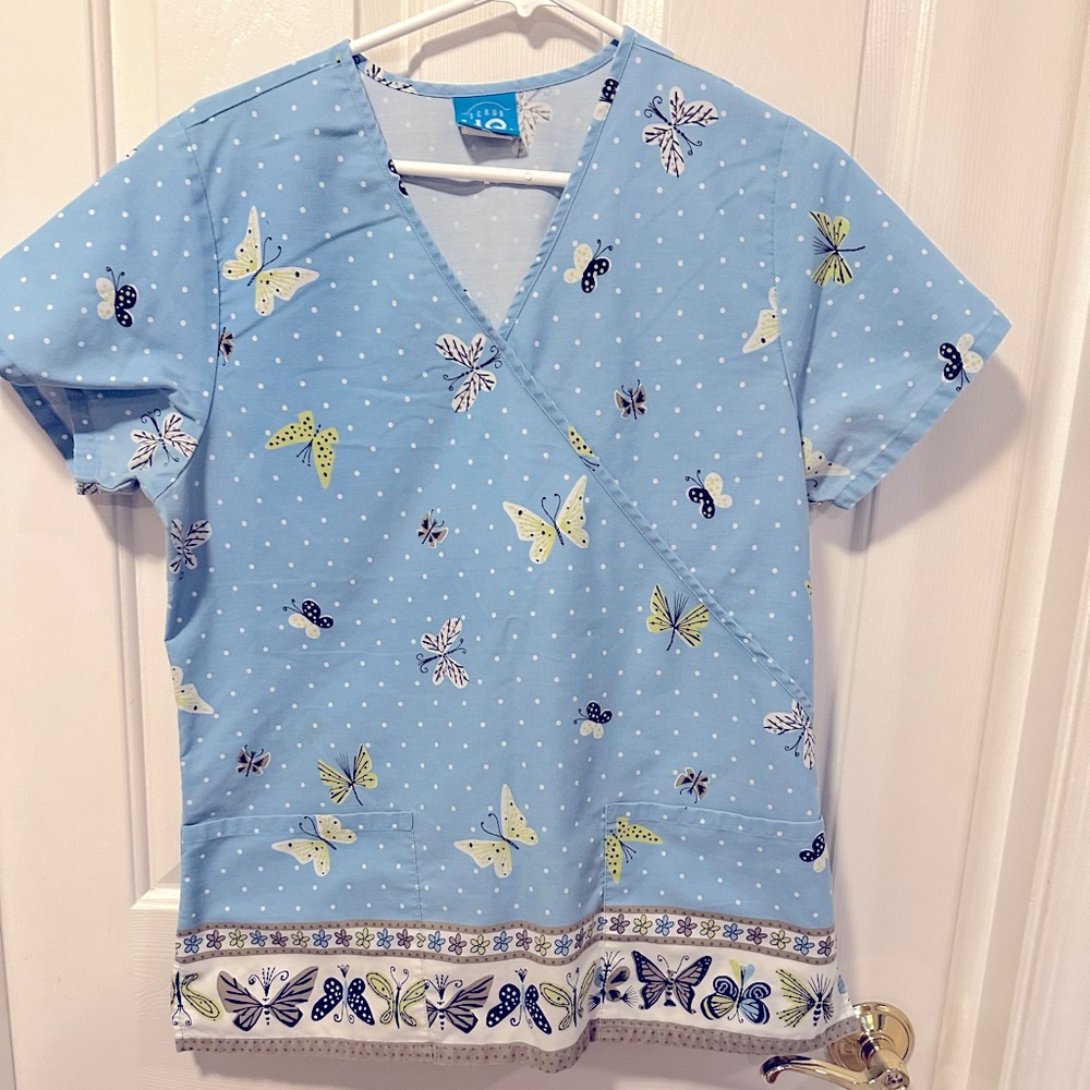 Scrub H.Q. medium scrub top.